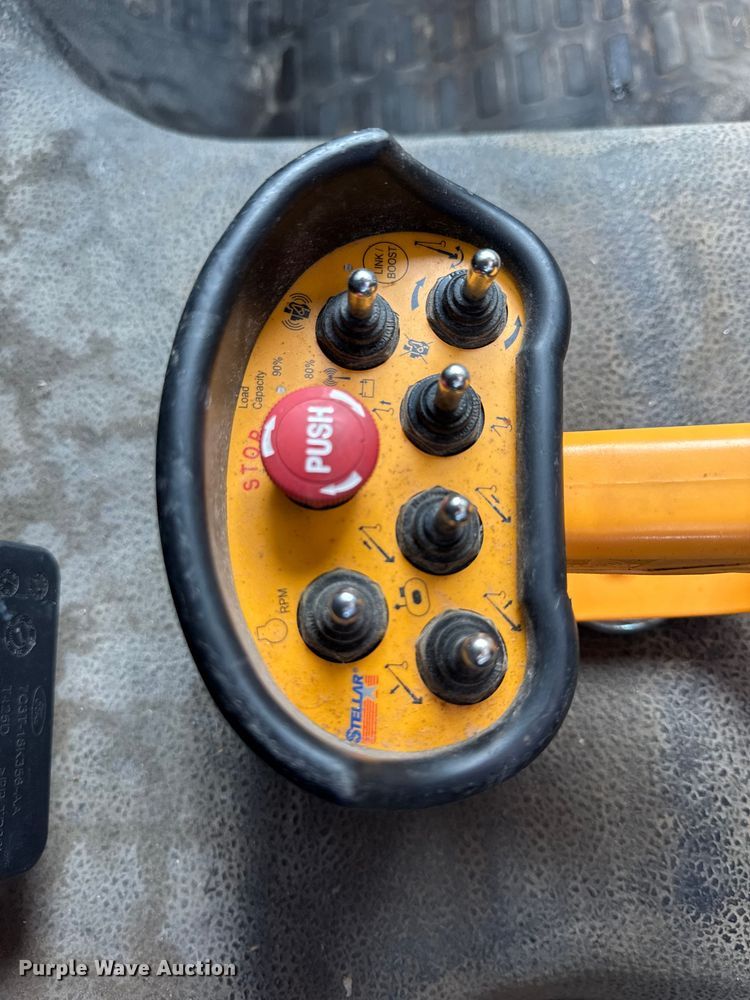 image for item DW6551 2015 Ford  F550 Super Duty utility / service truck