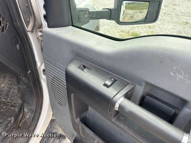 image for item DW6551 2015 Ford  F550 Super Duty utility / service truck