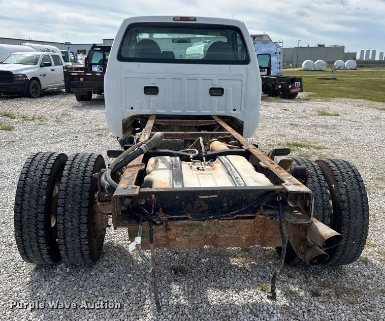 image for item DW6552 2010 Ford  F450 Super Duty XL  truck cab and chassis