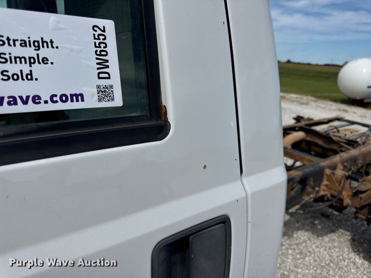 image for item DW6552 2010 Ford  F450 Super Duty XL  truck cab and chassis