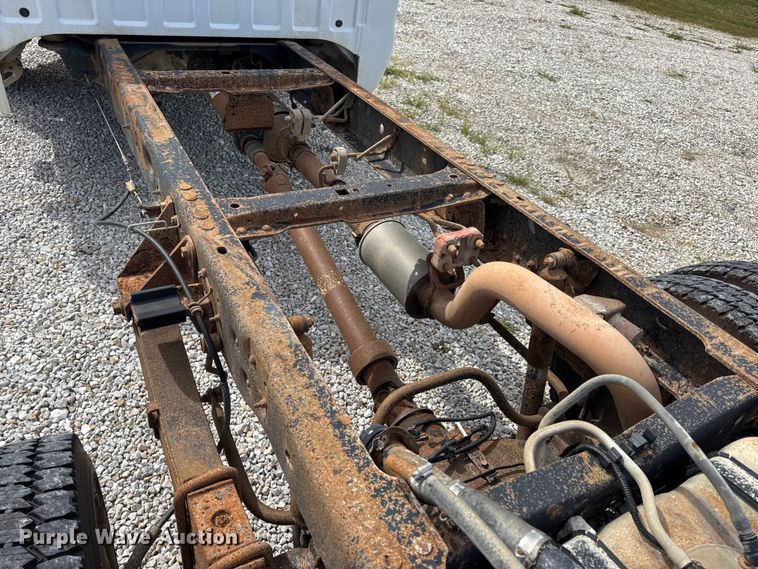 image for item DW6552 2010 Ford  F450 Super Duty XL  truck cab and chassis