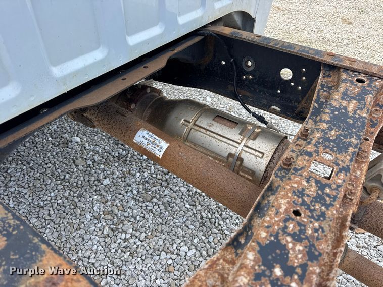 image for item DW6552 2010 Ford  F450 Super Duty XL  truck cab and chassis