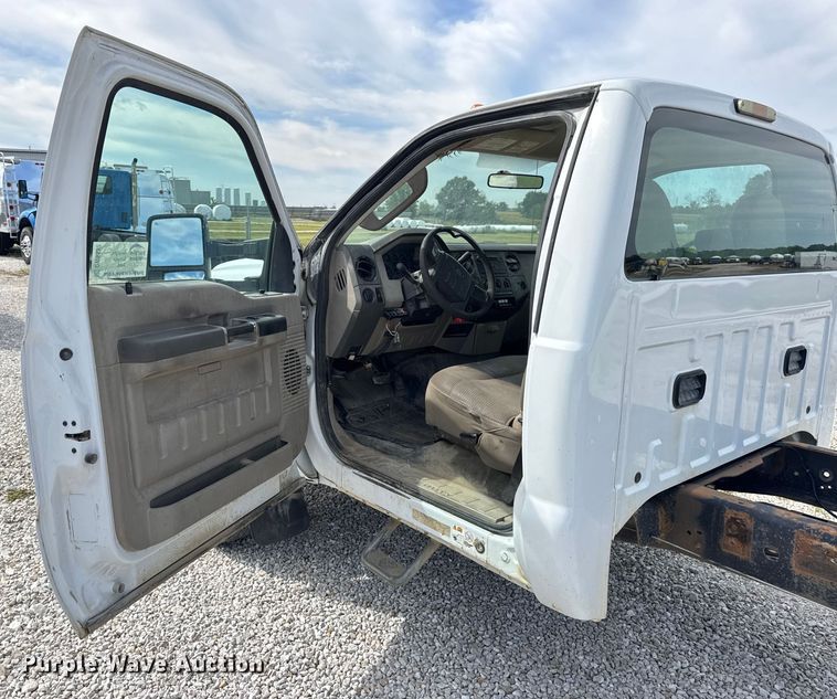 image for item DW6552 2010 Ford  F450 Super Duty XL  truck cab and chassis