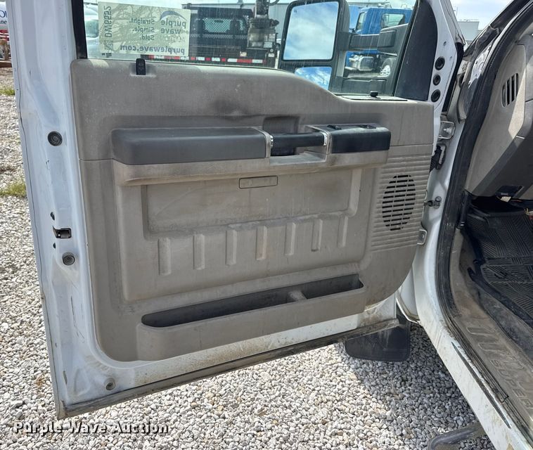 image for item DW6552 2010 Ford  F450 Super Duty XL  truck cab and chassis