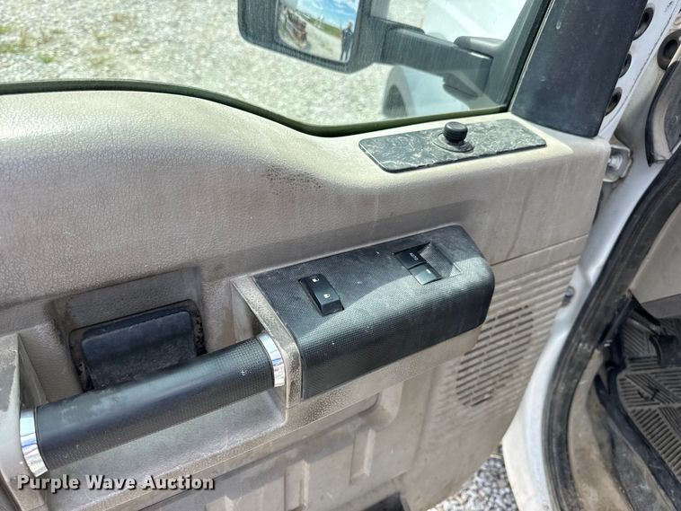 image for item DW6552 2010 Ford  F450 Super Duty XL  truck cab and chassis