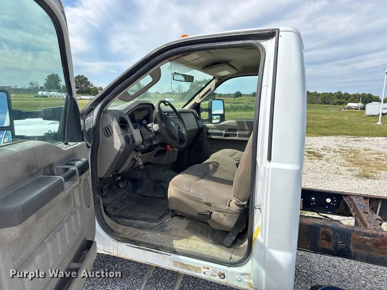 image for item DW6552 2010 Ford  F450 Super Duty XL  truck cab and chassis
