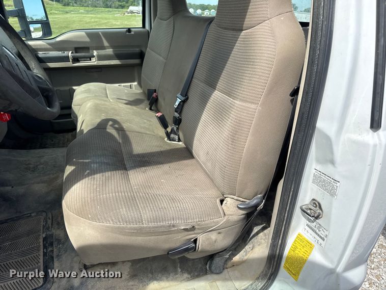 image for item DW6552 2010 Ford  F450 Super Duty XL  truck cab and chassis