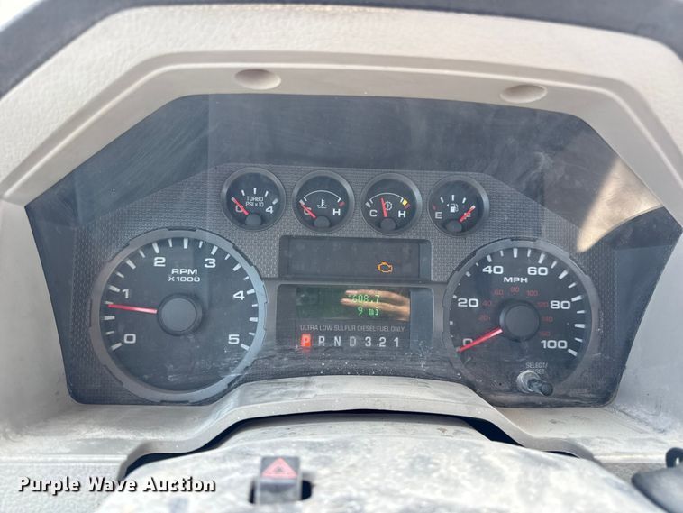 image for item DW6552 2010 Ford  F450 Super Duty XL  truck cab and chassis