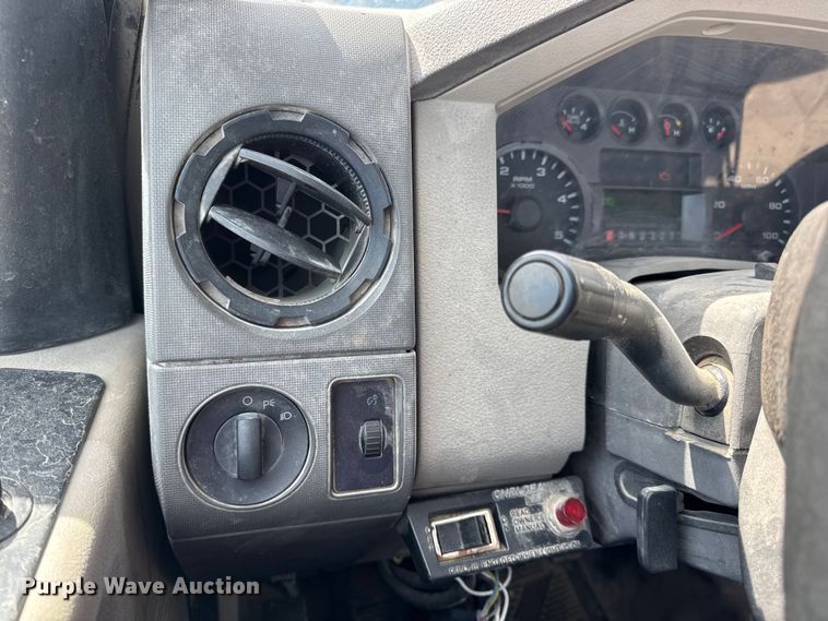 image for item DW6552 2010 Ford  F450 Super Duty XL  truck cab and chassis