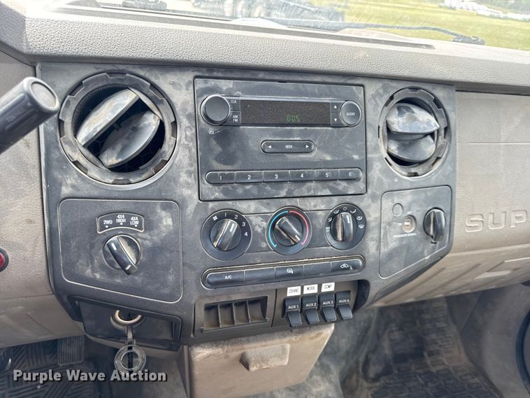 image for item DW6552 2010 Ford  F450 Super Duty XL  truck cab and chassis