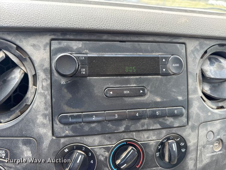 image for item DW6552 2010 Ford  F450 Super Duty XL  truck cab and chassis