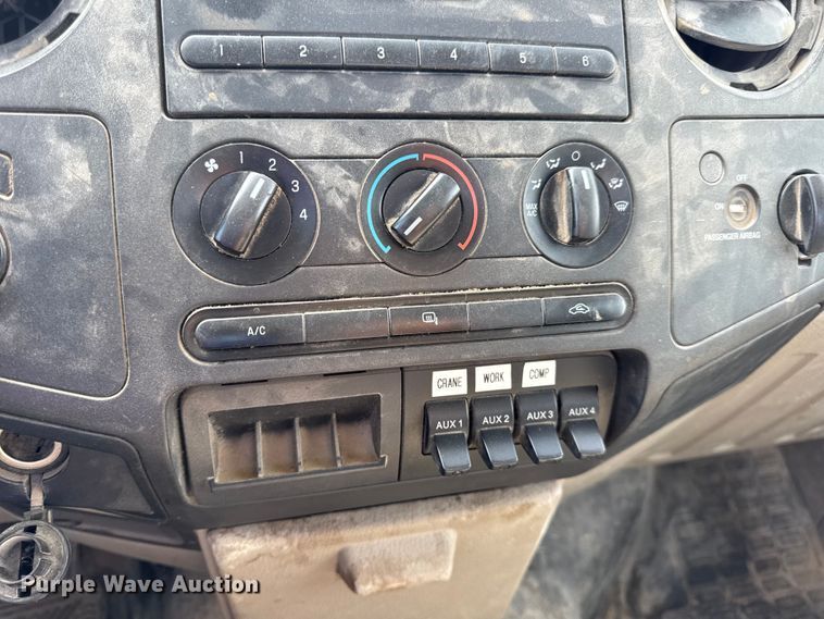 image for item DW6552 2010 Ford  F450 Super Duty XL  truck cab and chassis