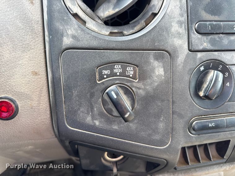 image for item DW6552 2010 Ford  F450 Super Duty XL  truck cab and chassis