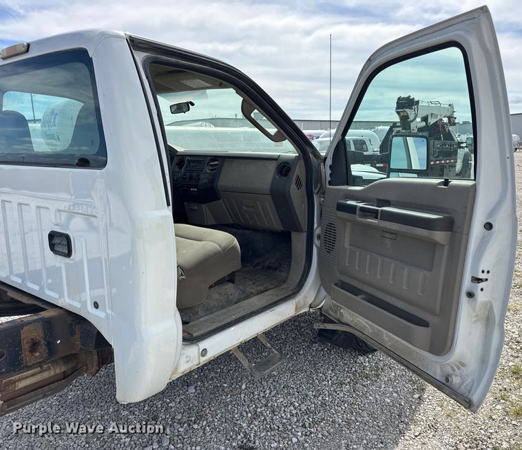 image for item DW6552 2010 Ford  F450 Super Duty XL  truck cab and chassis