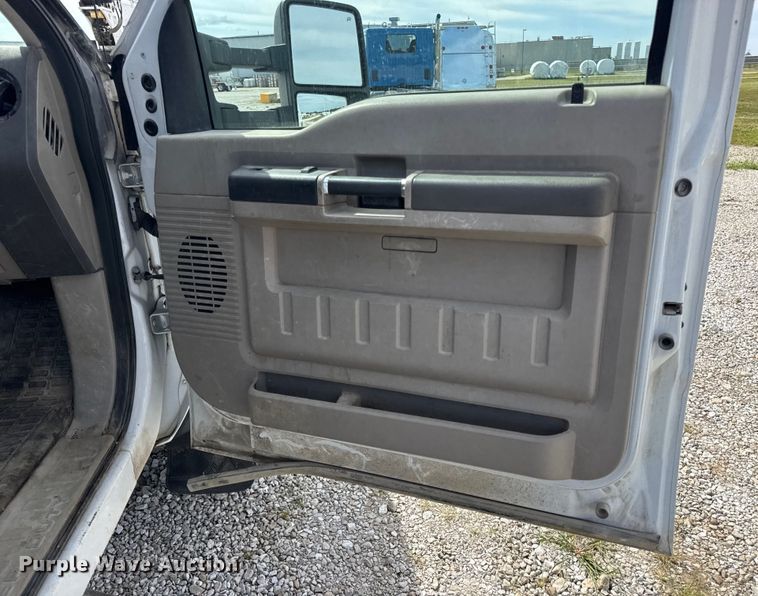 image for item DW6552 2010 Ford  F450 Super Duty XL  truck cab and chassis