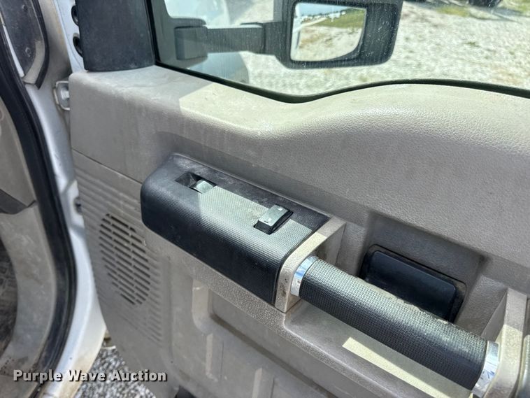 image for item DW6552 2010 Ford  F450 Super Duty XL  truck cab and chassis