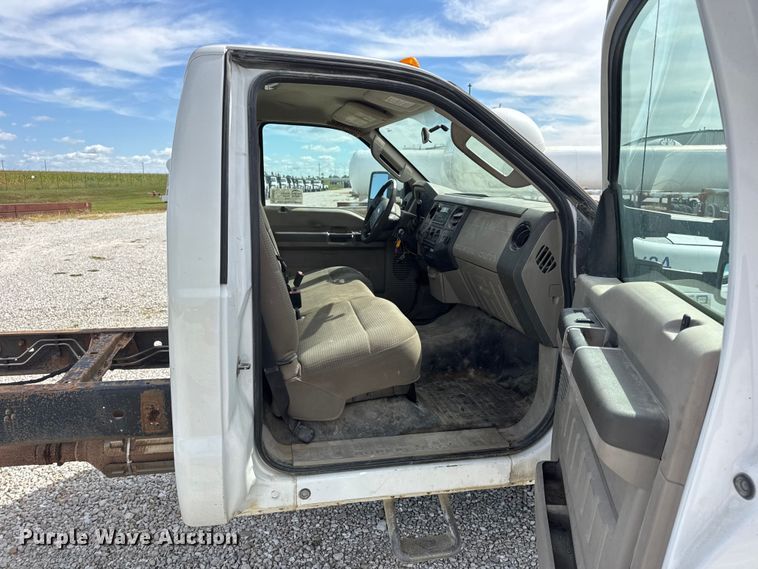 image for item DW6552 2010 Ford  F450 Super Duty XL  truck cab and chassis