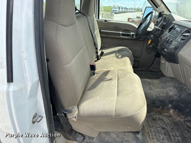 image for item DW6552 2010 Ford  F450 Super Duty XL  truck cab and chassis