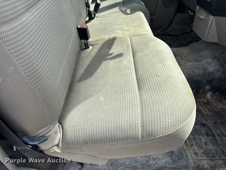 image for item DW6552 2010 Ford  F450 Super Duty XL  truck cab and chassis