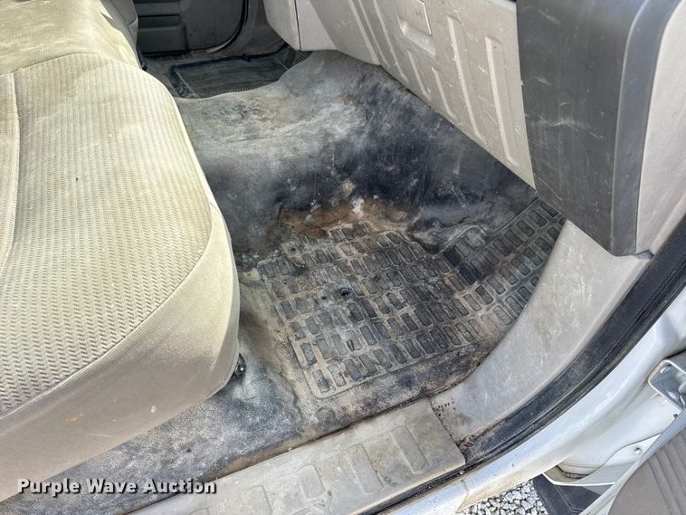 image for item DW6552 2010 Ford  F450 Super Duty XL  truck cab and chassis