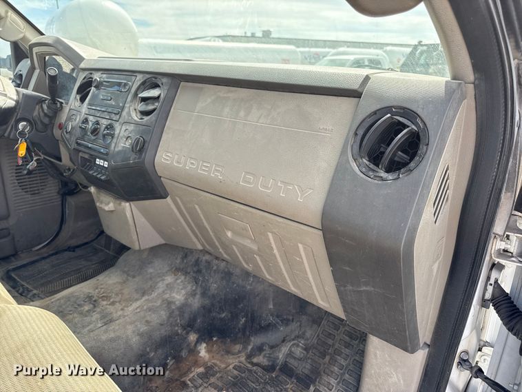 image for item DW6552 2010 Ford  F450 Super Duty XL  truck cab and chassis