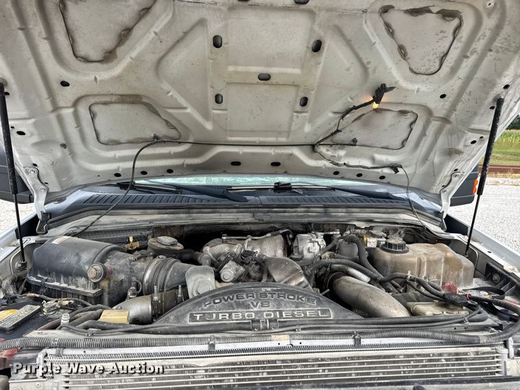 image for item DW6552 2010 Ford  F450 Super Duty XL  truck cab and chassis