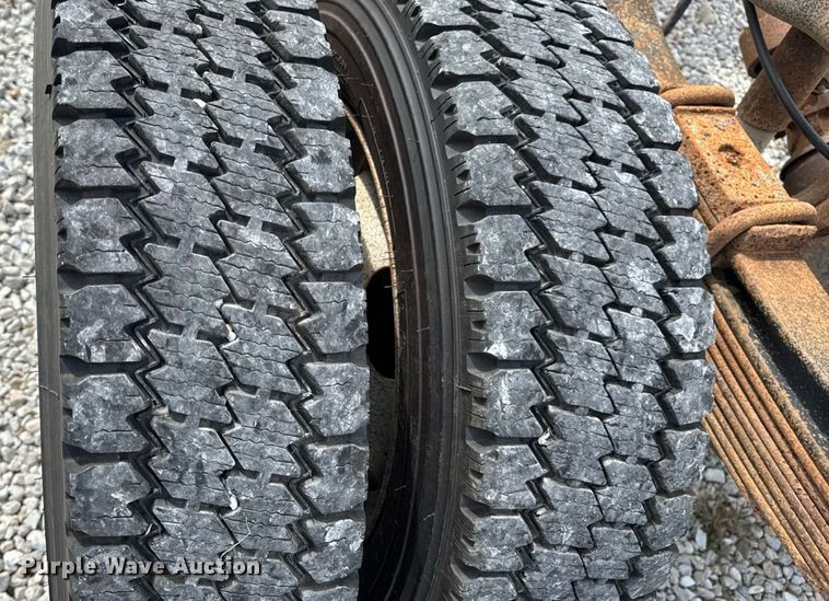 image for item DW6552 2010 Ford  F450 Super Duty XL  truck cab and chassis