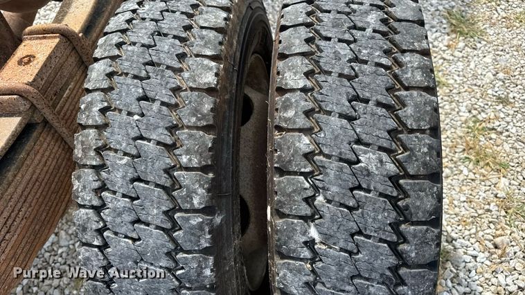 image for item DW6552 2010 Ford  F450 Super Duty XL  truck cab and chassis