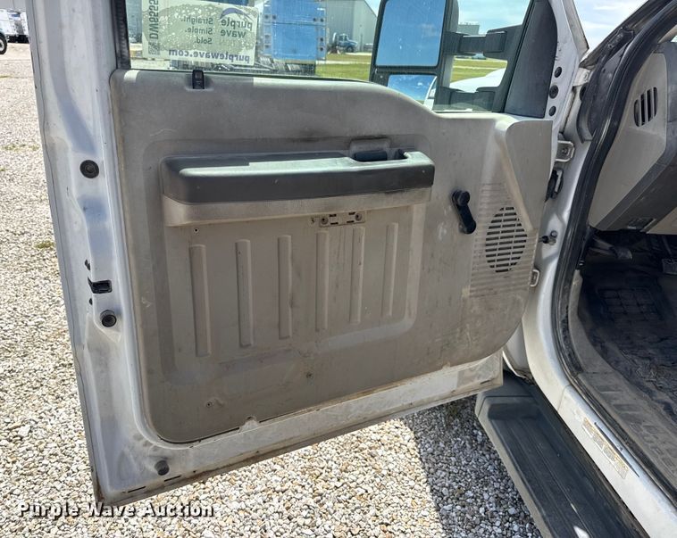 image for item DW6555 2008 Ford F550 Super Duty XL utility / service truck