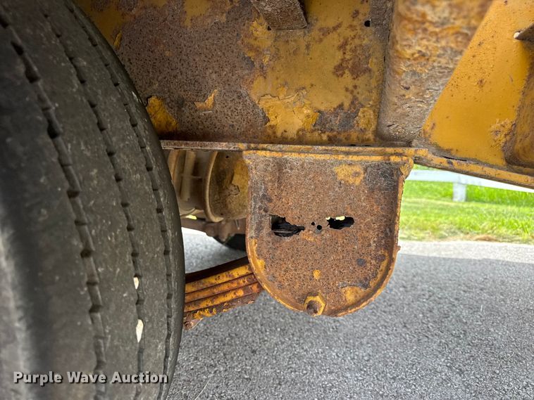 image for item DW6558 1999 Eager Beaver 20HALX equipment trailer