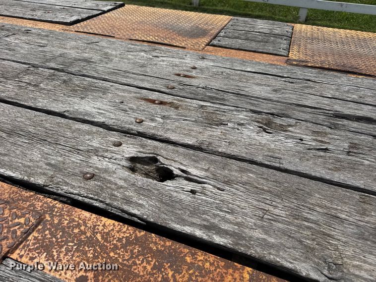 image for item DW6558 1999 Eager Beaver 20HALX equipment trailer