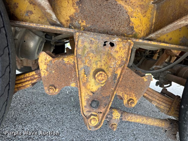 image for item DW6558 1999 Eager Beaver 20HALX equipment trailer