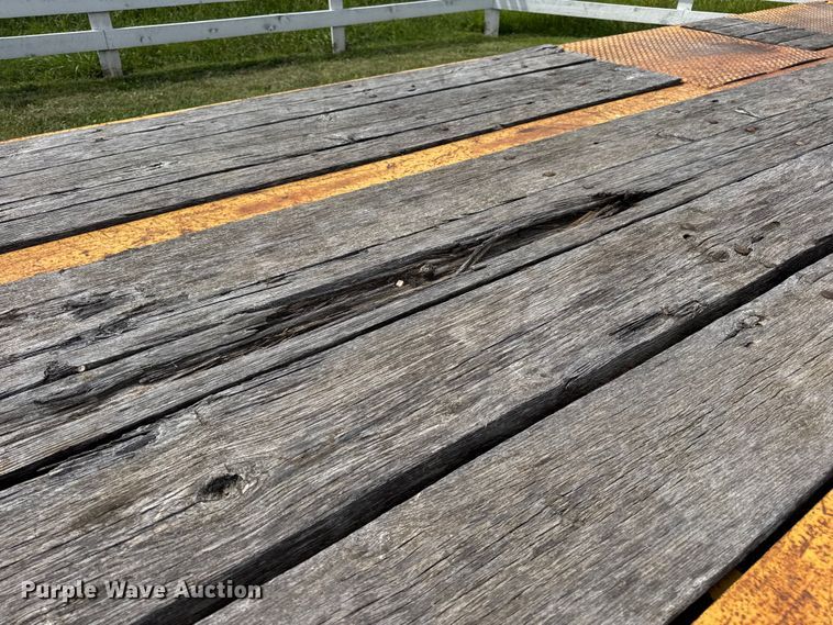 image for item DW6558 1999 Eager Beaver 20HALX equipment trailer