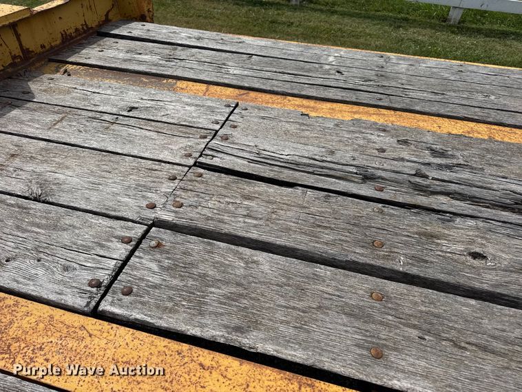 image for item DW6558 1999 Eager Beaver 20HALX equipment trailer