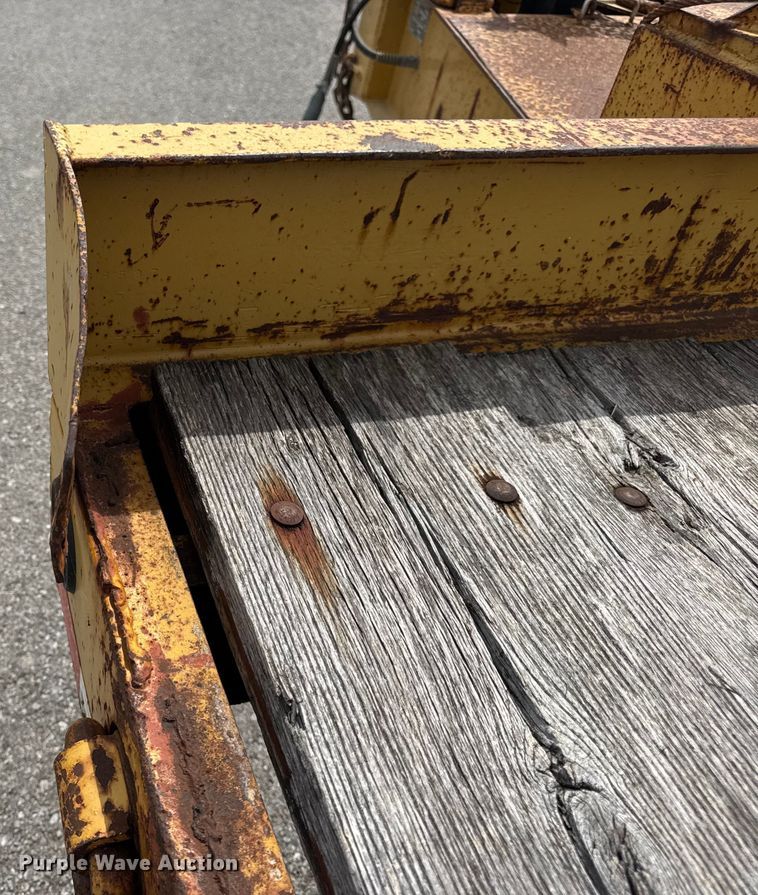 image for item DW6558 1999 Eager Beaver 20HALX equipment trailer