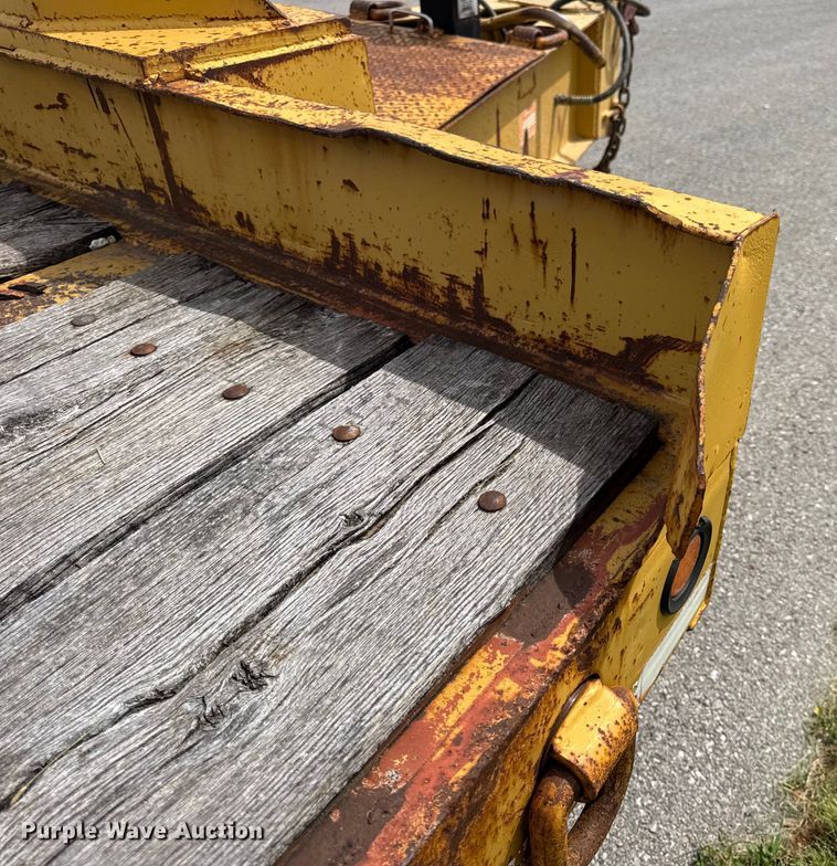 image for item DW6558 1999 Eager Beaver 20HALX equipment trailer