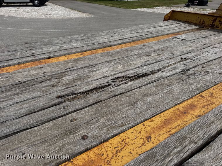 image for item DW6558 1999 Eager Beaver 20HALX equipment trailer