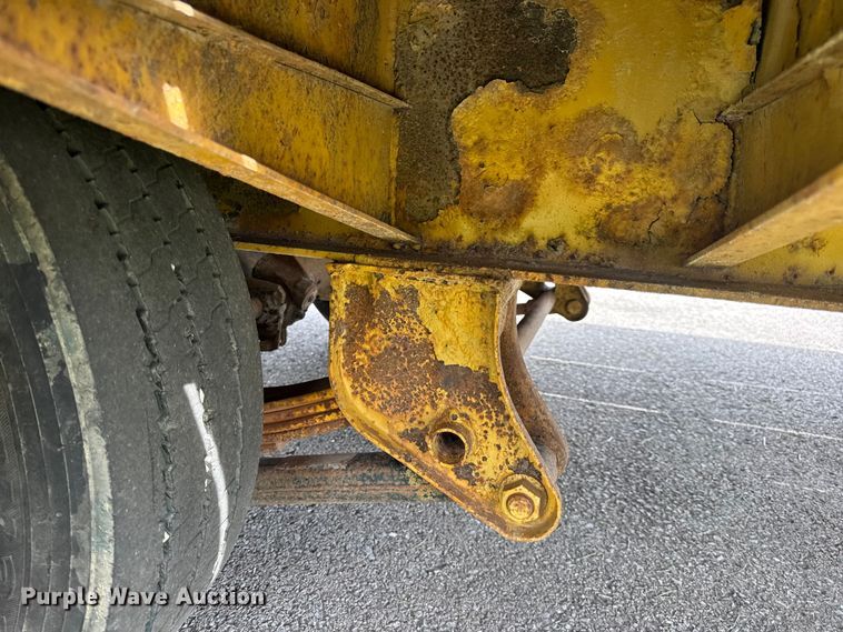 image for item DW6558 1999 Eager Beaver 20HALX equipment trailer