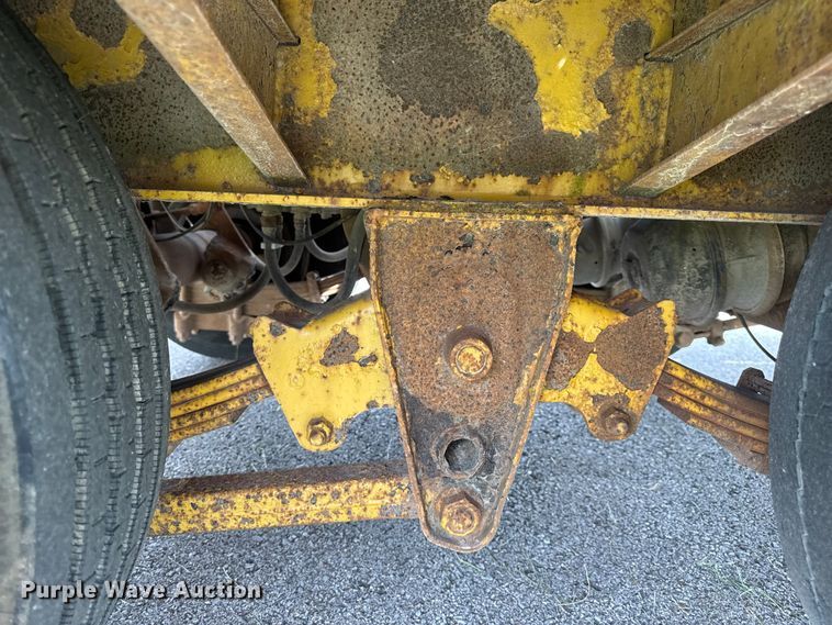 image for item DW6558 1999 Eager Beaver 20HALX equipment trailer