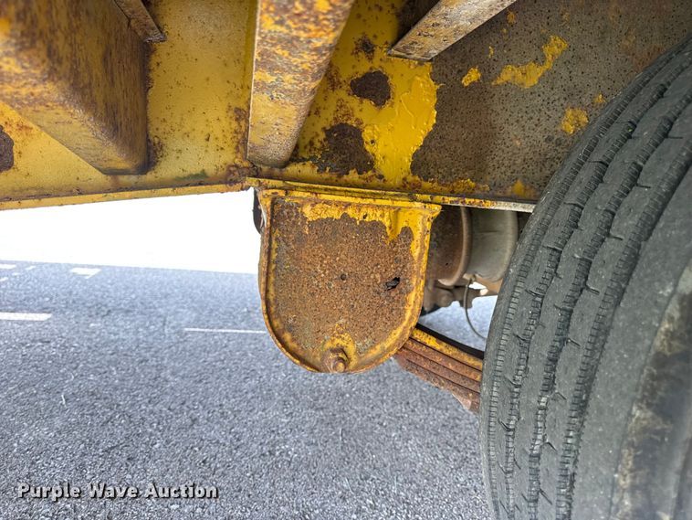 image for item DW6558 1999 Eager Beaver 20HALX equipment trailer