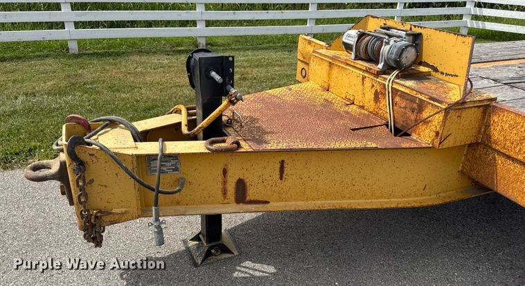 image for item DW6558 1999 Eager Beaver 20HALX equipment trailer