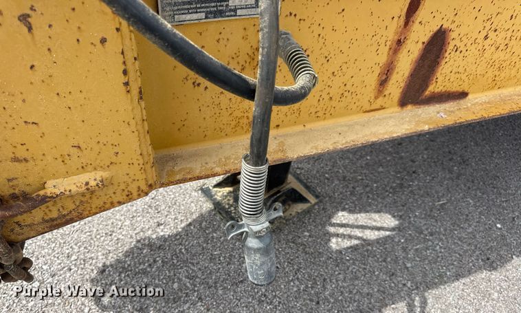 image for item DW6558 1999 Eager Beaver 20HALX equipment trailer