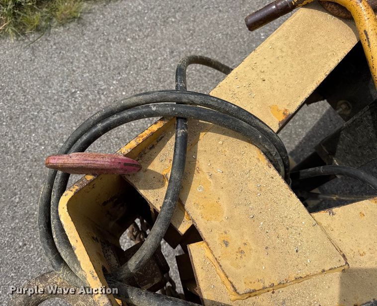 image for item DW6558 1999 Eager Beaver 20HALX equipment trailer