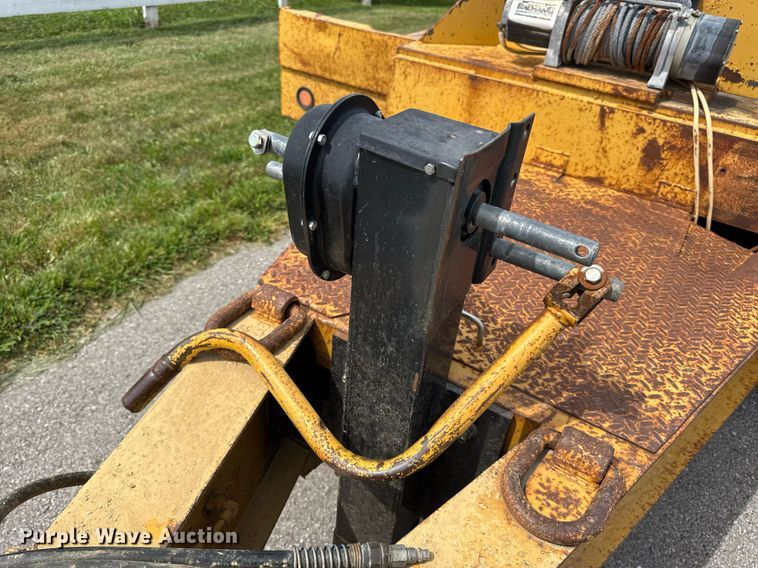 image for item DW6558 1999 Eager Beaver 20HALX equipment trailer