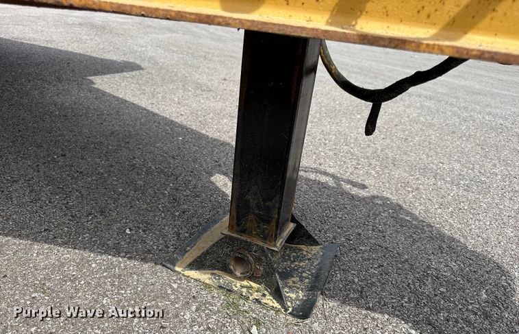 image for item DW6558 1999 Eager Beaver 20HALX equipment trailer