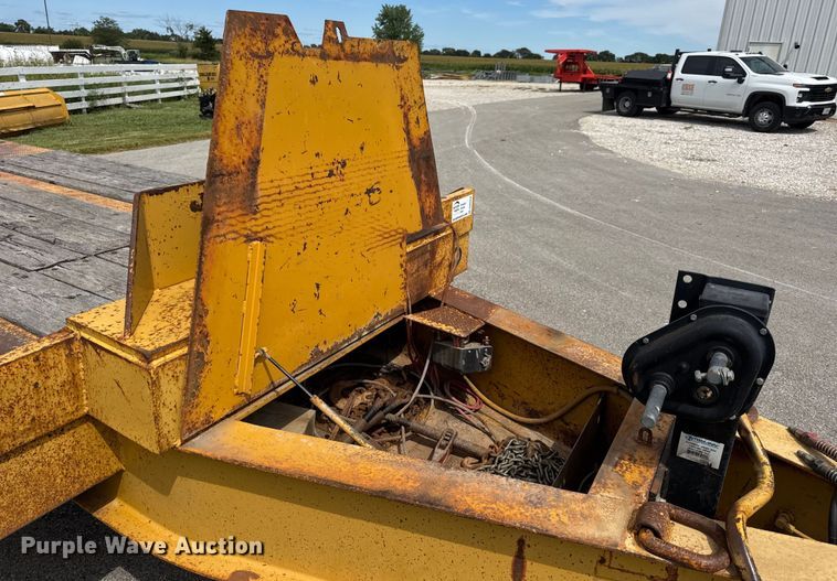 image for item DW6558 1999 Eager Beaver 20HALX equipment trailer