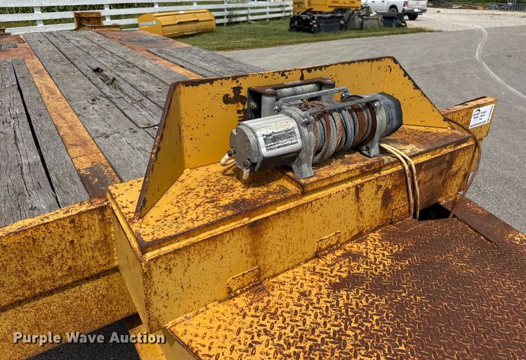 image for item DW6558 1999 Eager Beaver 20HALX equipment trailer