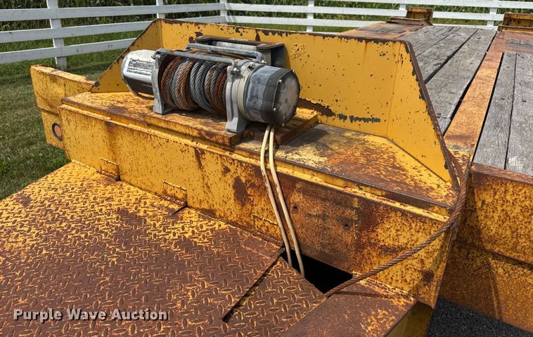 image for item DW6558 1999 Eager Beaver 20HALX equipment trailer