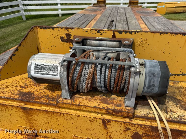 image for item DW6558 1999 Eager Beaver 20HALX equipment trailer