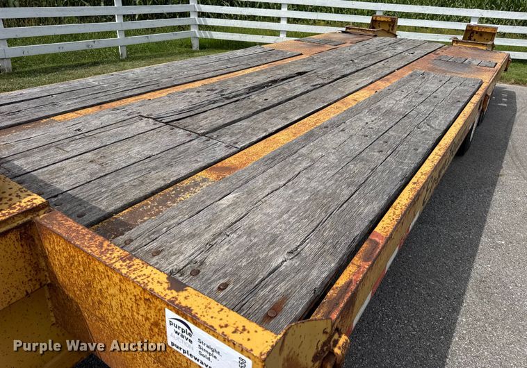 image for item DW6558 1999 Eager Beaver 20HALX equipment trailer